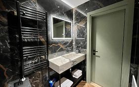Queens Luxury Apartments Tirana